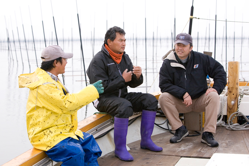 生産者が話し合う様子の画像