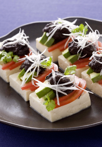 トマトと豆腐のオードブル 生海苔ソースかけの画像